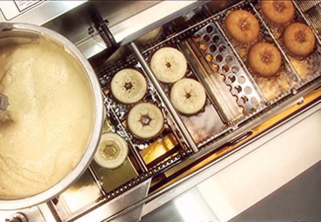 ov_donut-robot_mark-2-cake3